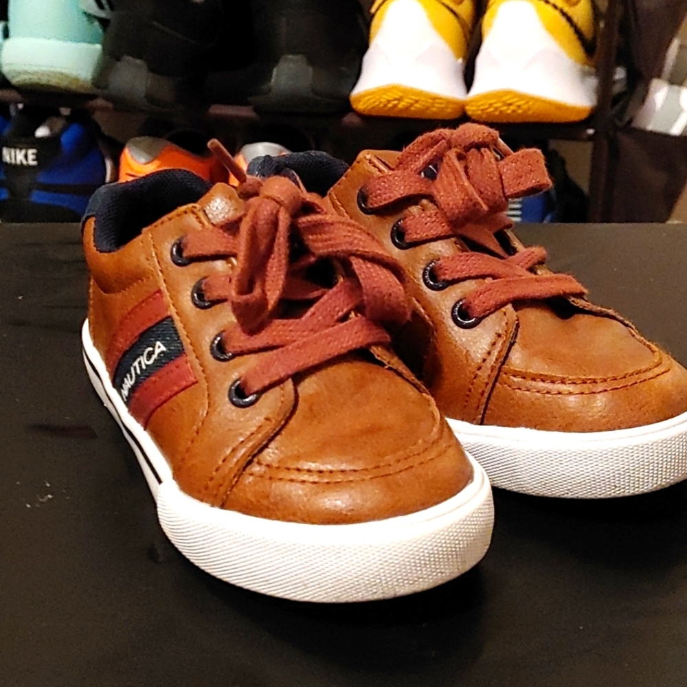 A pair of toddler size 9C Nautica brown leather shoes in really good condition.
